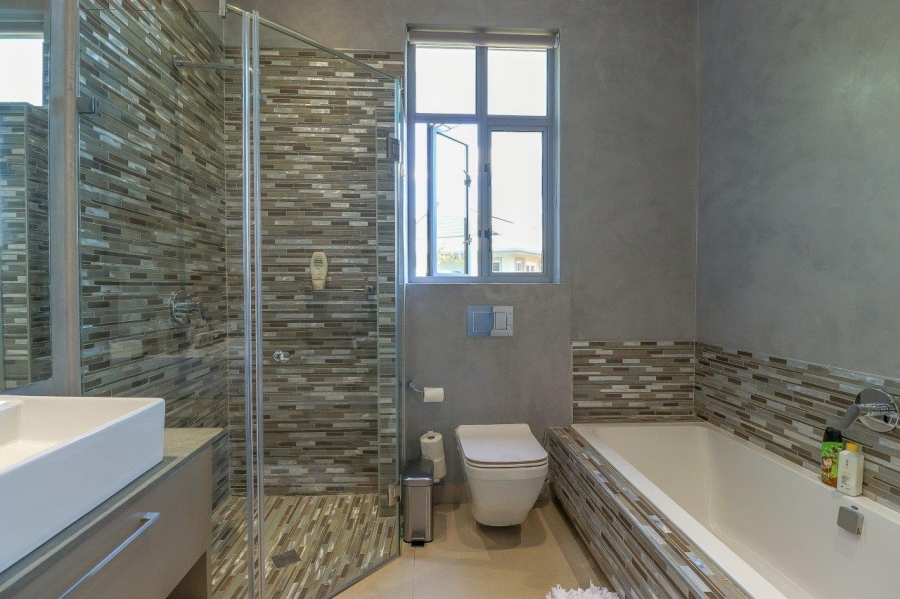 6 Bedroom Property for Sale in The Islands Estates North West